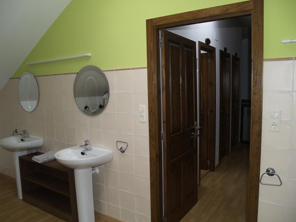 Albergue De Yebra Yebra de Basa Ruang foto