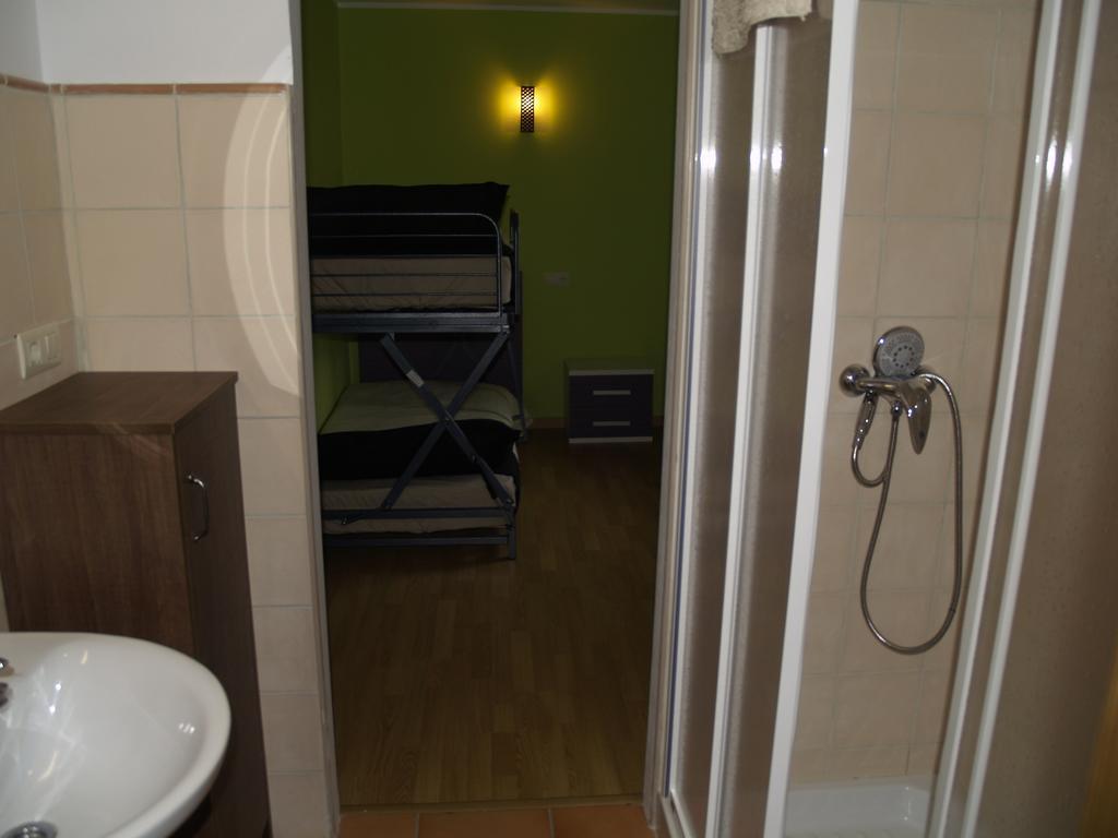 Albergue De Yebra Yebra de Basa Bagian luar foto