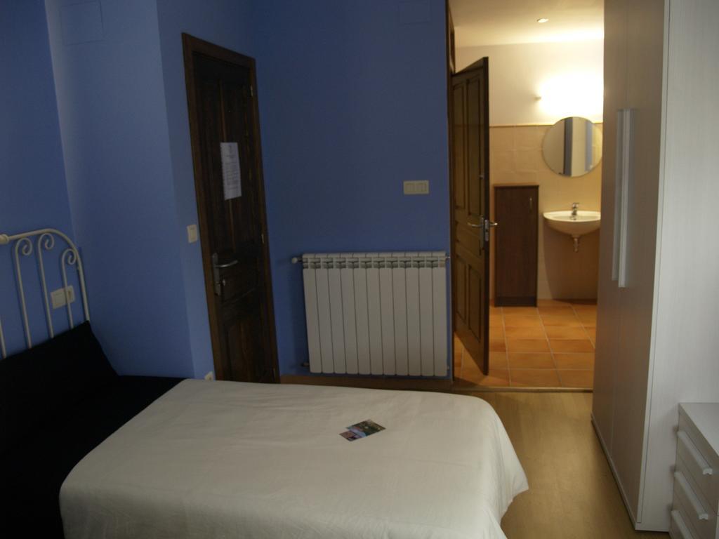 Albergue De Yebra Yebra de Basa Ruang foto