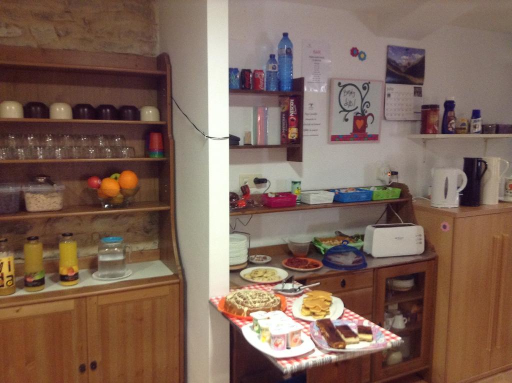 Albergue De Yebra Yebra de Basa Bagian luar foto